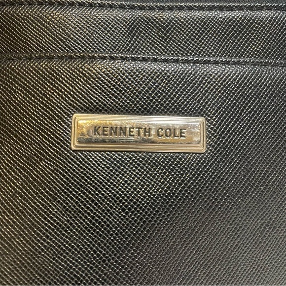 Kenneth Cole Reaction Black Zipper Purse - Picture 4 of 9